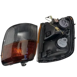 Suitable for Mitsubishi Pajero V31 V32 V34 V33 Corner Lamp Turn signal Edge Lamp MR109949 MB831080 Cheetah