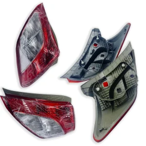 TO2818150 8156152760/81561-52760 TailLight Assembly Tail Light Set for Yaris Hatchback