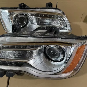 for Chrysler 300C Headlights High Configuration Hernia Assembly for Grand Voyager Original Disassembled Car 6000k